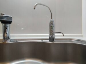 広島キッチン取付け隊　アルカリイオン整水器の工事　施工前　